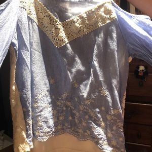 Off the shoulder tee